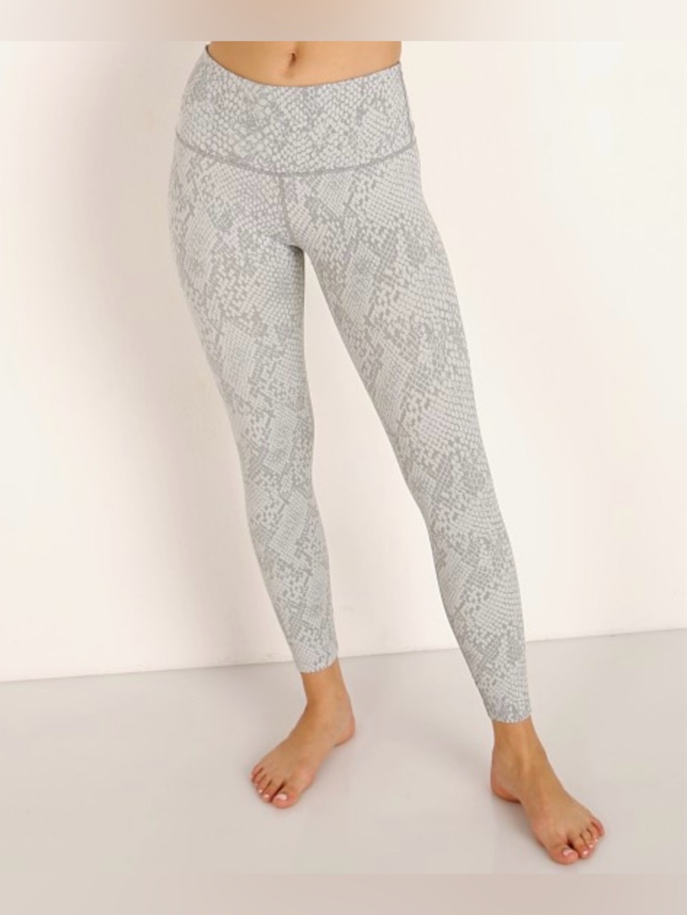 Varley Estrella Leggings in a gray snakeskin colorway. Size Small